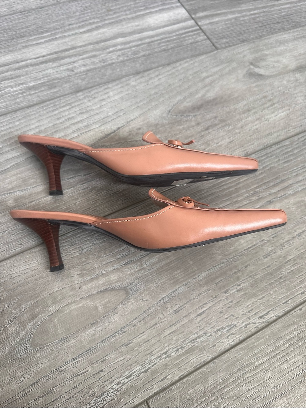Cole Haan Peach Leather Slip-On Mules heels with Bow Detail size 6 - Picture 4 of 5